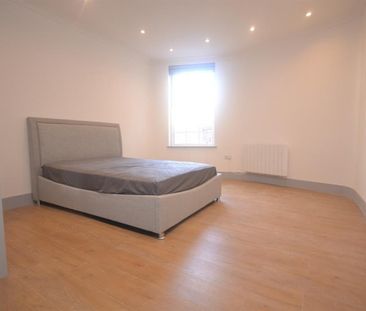 2 bedroom Flat To Let - Photo 3