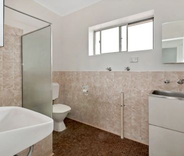 Nicely renovated, clean & spacious two bedroom unit! - Photo 2