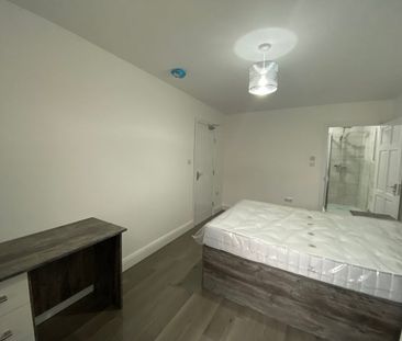 Hughes Road, Hayes, UB3 3AW - Photo 2