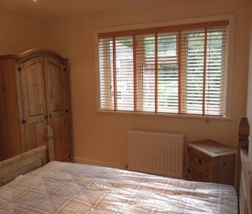 4 bedroom semi-detached house to rent - Photo 6