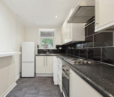 2 bedroom ground floor flat to rent - Photo 5