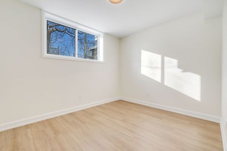 For Lease - 956 Fisher Avenue Unit# C, Carlington - Central Park, Ontario - Photo 3