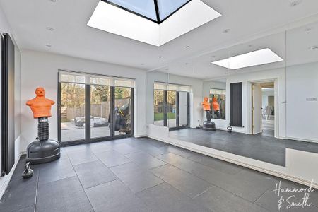 6 bedroom detached house to rent - Photo 2