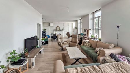 Lichtrijk en ruim appartement met 3 kamers in centrum Poperinge. - Photo 3