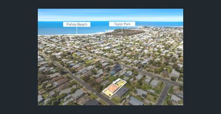 Charming Home in Prime Torquay Location - Photo 5