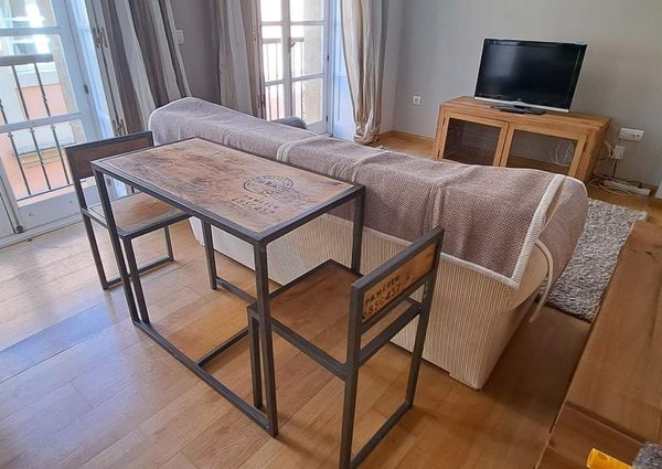 AQLUILER ANUAL /PRECIOSO APARTAMENTO EN ZONA INMEJORABLE DEL CENTRO.