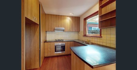 Neat & Tidy Victorian house in a great location - Photo 5