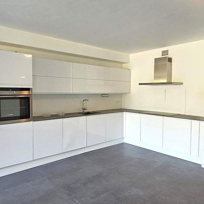 Appartement te huur in Ukkel voor € 1.980 met 3 slaapkamers - Photo 1