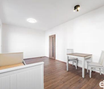 Pronájem nového, slunného bytu 1+kk s balkonem – ranní slunce, Praha 5 - Photo 1
