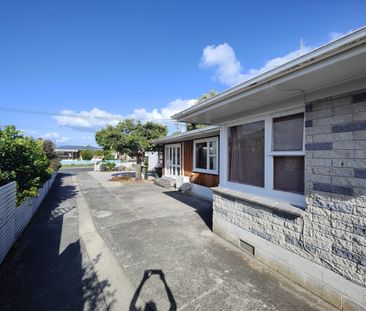 Four bedroom family home in Hillcrest - Photo 6