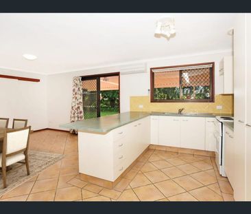 Coastal Living at Its Best – Comfortable Family Home in Prime Maroo... - Photo 6