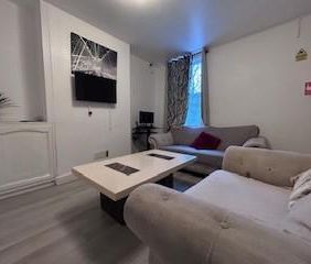 1 bedroom ground floor flat to rent - Photo 1