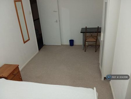 3 bedroom maisonette to rent - Photo 2