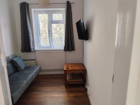 Room in a Shared Flat, Acton, W3 - Photo 1