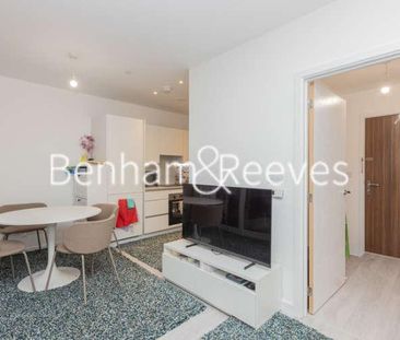 Shearwater Drive, Hendon, NW9 - Photo 2