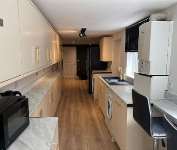 6 bedroom house to rent - Photo 1