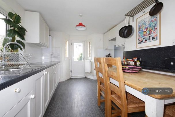4 bedroom terraced house to rent - Photo 1