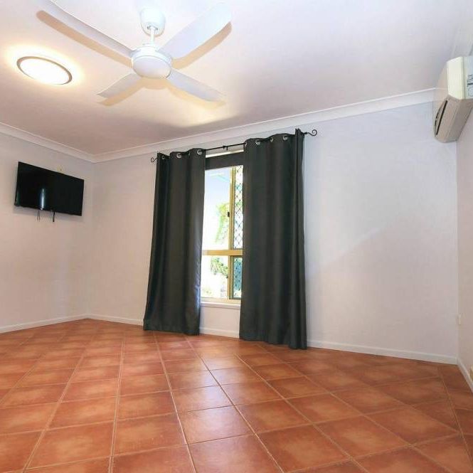 Coastal 4 Bedroom Brick now Available to Rent in New Year!! - Photo 1