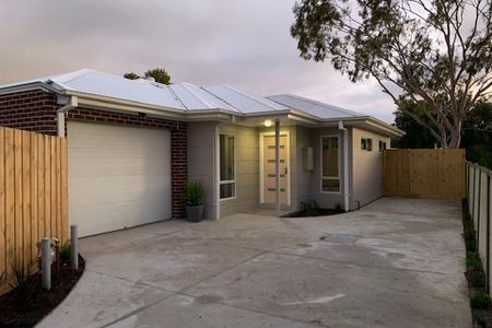 2/9 Dobell Crescent, Werribee. - Photo 3