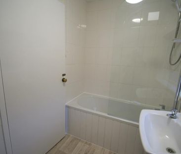 3 bedroom end of terrace house to rent - Photo 6