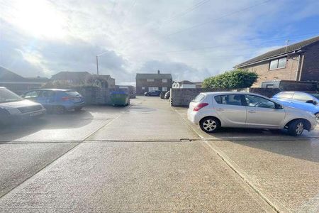 Court Leet, Steyne Road, BN25 - Photo 5