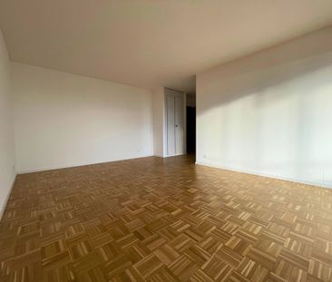 Appartement de 2 pièces au 4ème étage avec vue sur le lac. - Photo 2