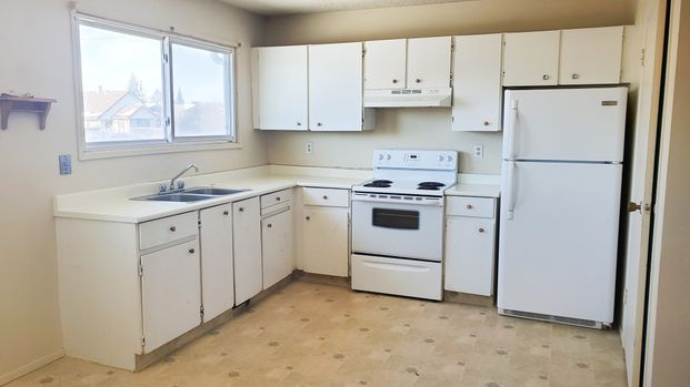 3 Bedroom Townhouse For Rent In Ogden - Photo 1