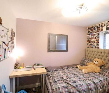 4 bedroom semi-detached house to rent - Photo 6