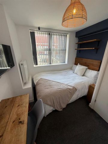 1 bedroom in a house share to rent - Photo 3