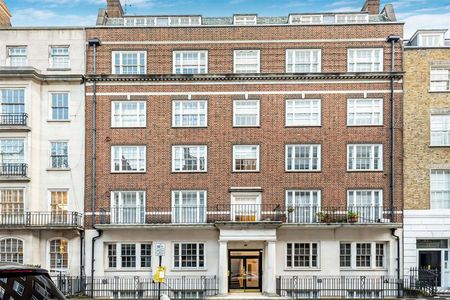 A charming 2 bedroom flat on Wimpole Street, situated near Marylebone High Street. - Photo 3