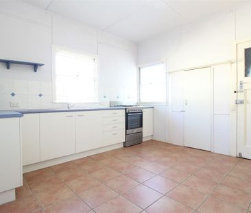 1037 Logan Road, Holland Park West QLD 4121 - House For Rent | Domain - Photo 3