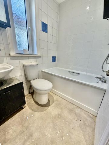 2 bedroom semi-detached bungalow to rent - Photo 3