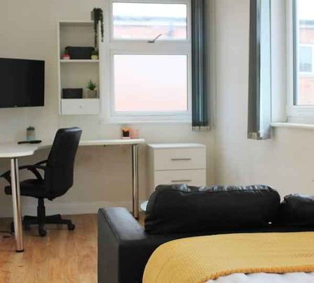 Studio Silver - Photo 1