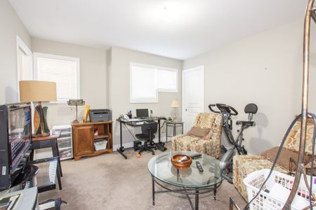 **STUNNING** 3 Bedroom Townhouse in St. Catharines!! - Photo 5