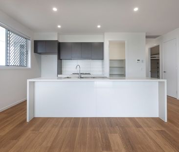 Large Immaculate Home - Photo 3
