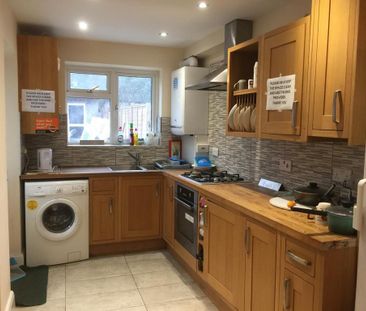 1 bedroom in a house share to rent - Photo 5