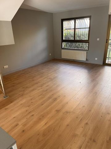 Luxury Semidetached House for rent in Madrid, Spain - Photo 2