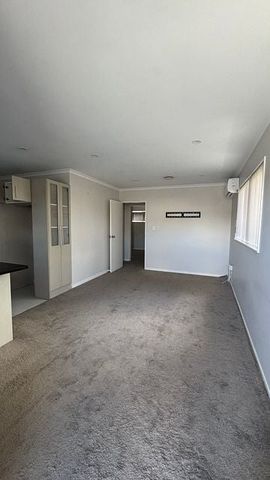 Charming 3BR Home in Clover Park! - Photo 2