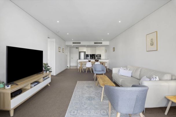 Spacious & Stylish Apartment in Sought-After Kingston Place - Photo 1