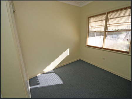 West Tamworth 3 Bedroom Family Home - Photo 5