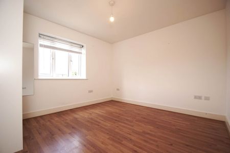 2 bed Apartment for rent - Photo 3