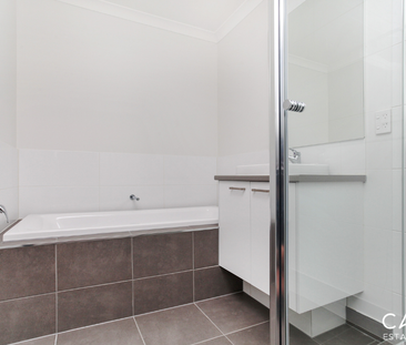 10 Supplejack Walk, Cranbourne North - Photo 3