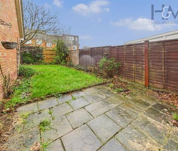 4 bedroom end of terrace house to rent - Photo 6