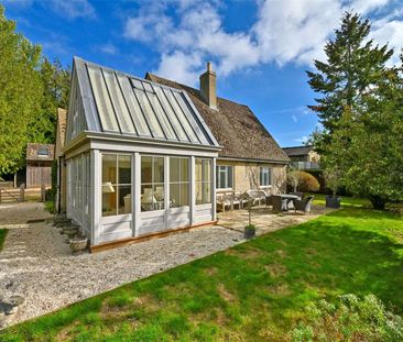 Lovely home in the charming village of Barnsley. - Photo 6