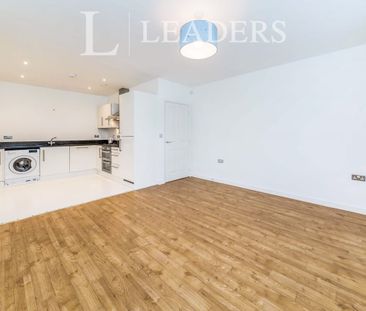 2 bedroom flat to rent Garland Road, East Grinstead - Photo 5