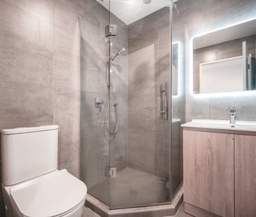 Modern, Low-Maintenance Living in Sought-After Te Atatū Peninsula - Photo 3