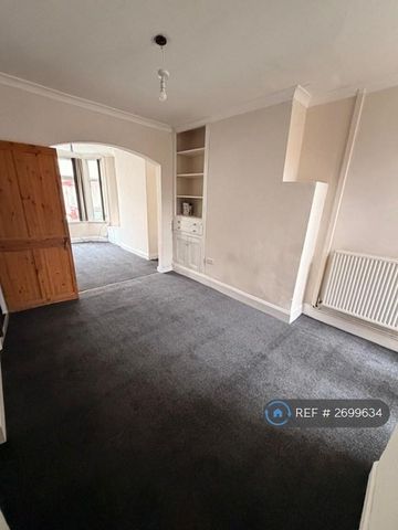 2 bedroom terraced house to rent - Photo 4