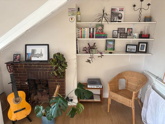 Room in a Shared House, Broomfield Crescent, LS6 - Photo 1