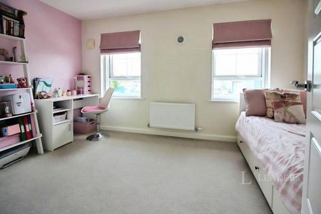 2 bedroom terraced house to rent - Photo 4