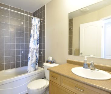 For Lease - 2266 Baronwood Drive, Oakville, Ontario - Photo 4